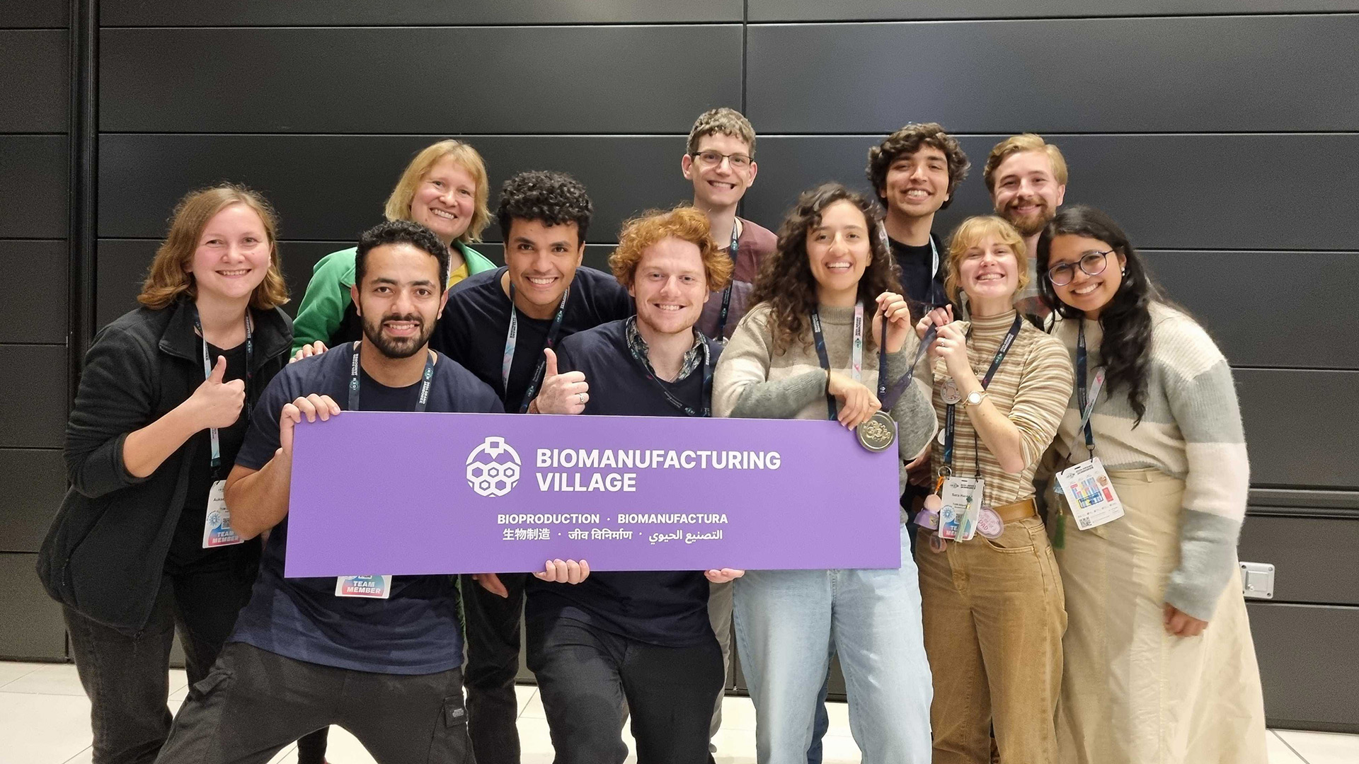 The TUM-Straubing iGEM team with its gold medal